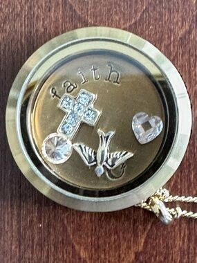 Origami Owl Goldtone Living Locket Faith Necklace & Charms EUC